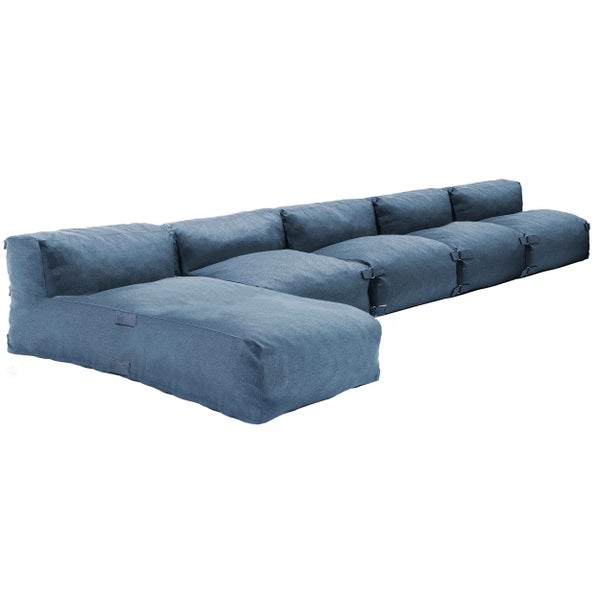 Modulares blaues Lounge-Sofa mit gepolsterten Modulen und Schnallenverbindungen für den Wohnbereich.