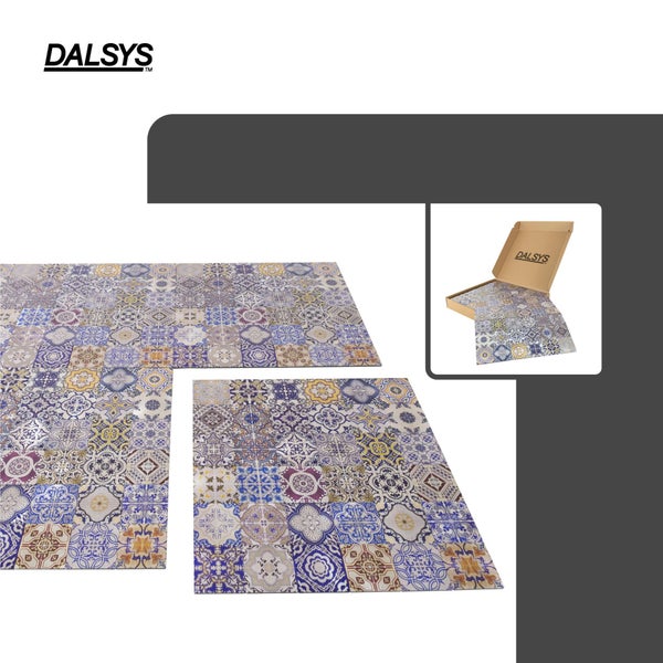 DALSYS Logo sowie DALSYS Fliesenaufkleber mit dekorativem Muster in Mosaikoptik, ausgelegt und in Originalverpackung.