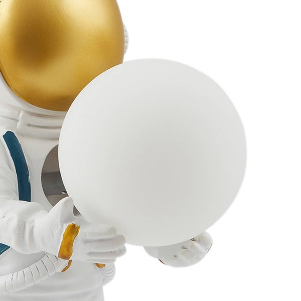 Astronautenfigur mit Lichtkugel