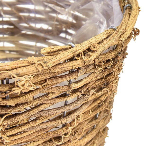 Runder Pflanzkorb aus Weidengeflecht mit Kunststofffolieneinsatz als Pflanzgefäß