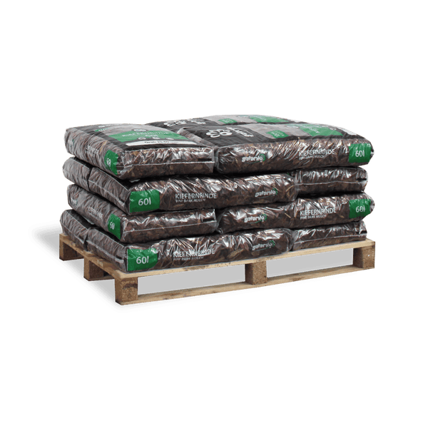 Galamio Kiefernrinde, 60-Liter-Säcke auf einer Holzpalette gestapelt.
