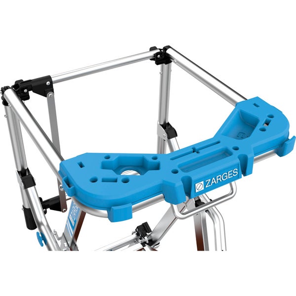 Zarges Logo auf einer Arbeitsplattform aus Aluminium