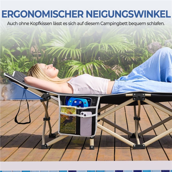 Frau liegt entspannt auf einem Feldbett mit Seitentaschen für Buch und Handy.