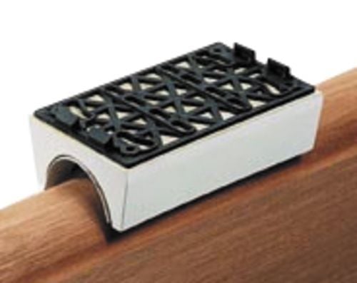 Rechteckiger Insektenvernichter zur Montage an einem Holzgeländer