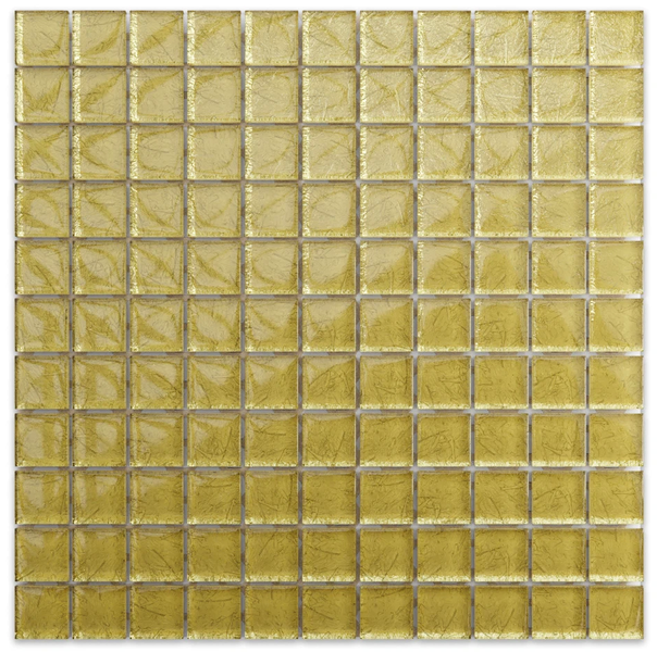Quadratisches Glasmosaik in Goldoptik mit strukturierter Oberfläche auf Netz.
