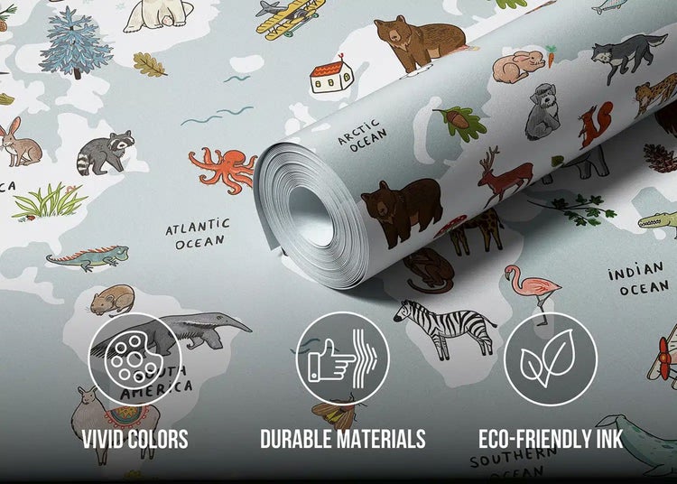 Tapetenrolle für Kinder mit Weltkarten-Motiv und Tierillustrationen, langlebiges Material, umweltfreundliche Tinte.