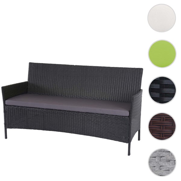 Dreisitzer Gartensofa aus Polyrattan inklusive Sitzkissen und verschiedenen Materialproben für Polster und Geflecht.