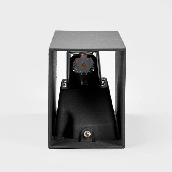 Moderne Außenwandleuchte mit LED, rechteckiger Rahmen aus Metall, integriertes Leuchtmittel.