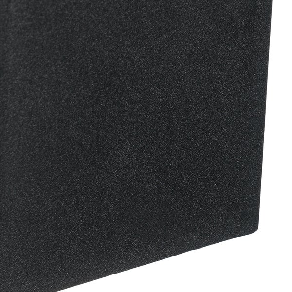 Nahaufnahme einer strukturierten, anthrazitfarbenen Oberfläche aus Kunststoff mit matter, körniger Textur.