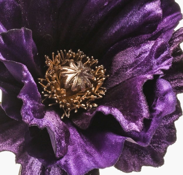 Künstlicher Magnolienzweig mit Knospen für Dekoration.