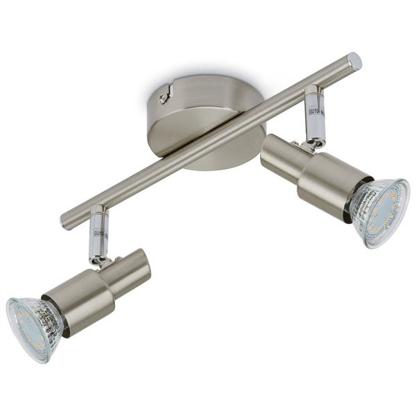 Zweiflammiger Deckenstrahler aus gebürstetem Metall mit zwei verstellbaren LED-Spots und GU10-Fassungen.