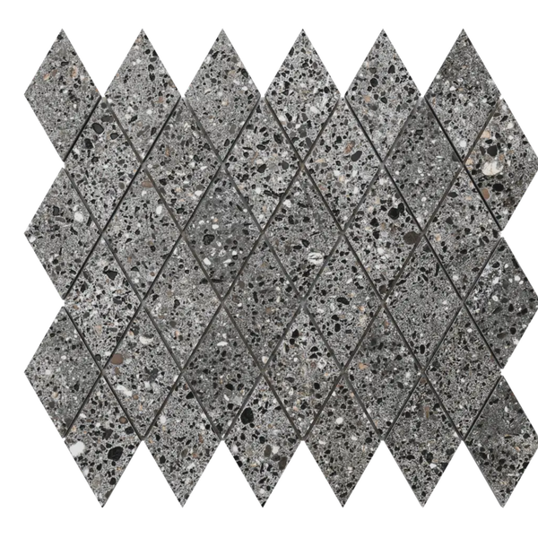Mosaikfliese in Rautenform mit Terrazzo-Optik und Steinstruktur.