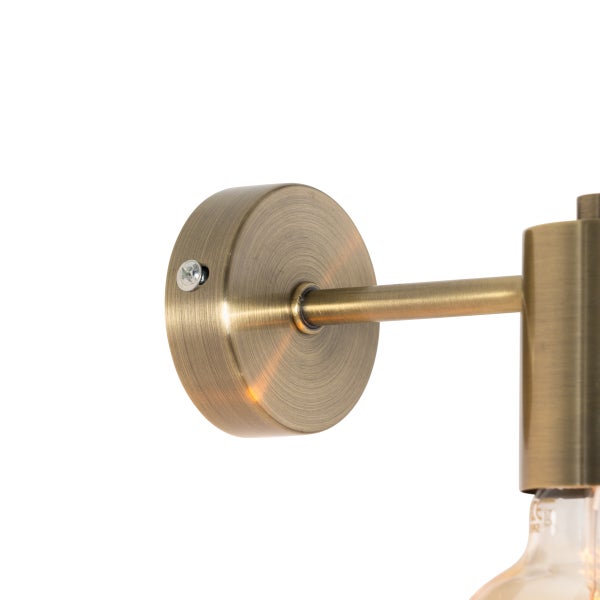 Detail einer Wandleuchte aus Metall