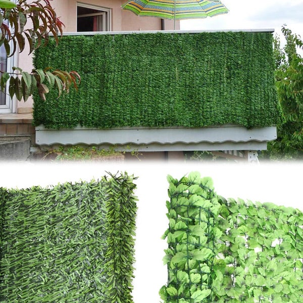 Balkon mit Sichtschutz aus Kunsthecke
