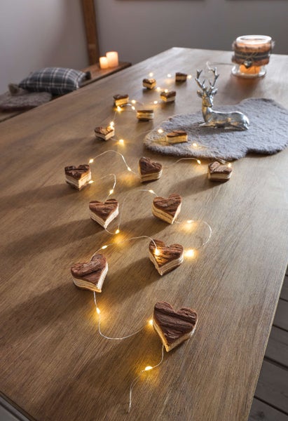 FRANK FLECHTWAREN | LED-Lichterkette Holzherzchen, PINIE, KUNSTSTOFF, 15 x Herz Ø 5 cm, Lichterkette 300cm