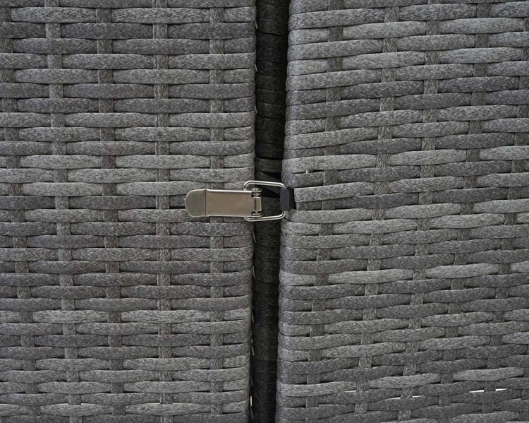 Detailansicht eines Korbmöbels mit Metallverschluss