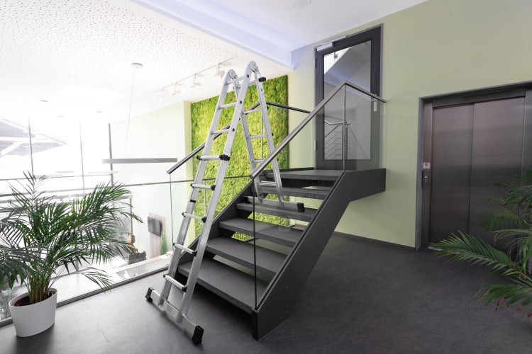PROREGAL Teleskopleiter 4-Teilig mit Traverse 4 x 3 Sprossen