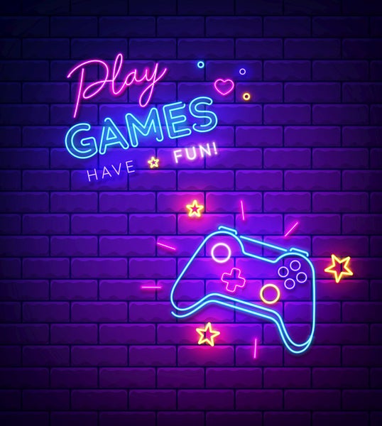 Neonreklame mit der Aufschrift Spielen macht Spass und einem Gamecontroller auf einer Ziegelwand