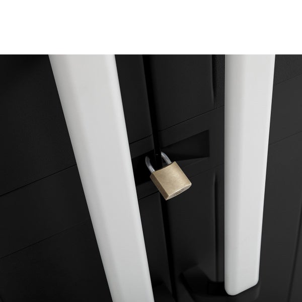 Schloss an einer Aufbewahrungsbox befestigt