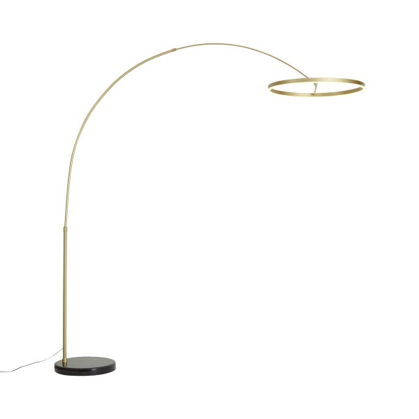Moderne Bogenlampe mit ringförmigem LED-Kopf, goldfarbenem Metallgestell und schwarzem Marmorfuß.