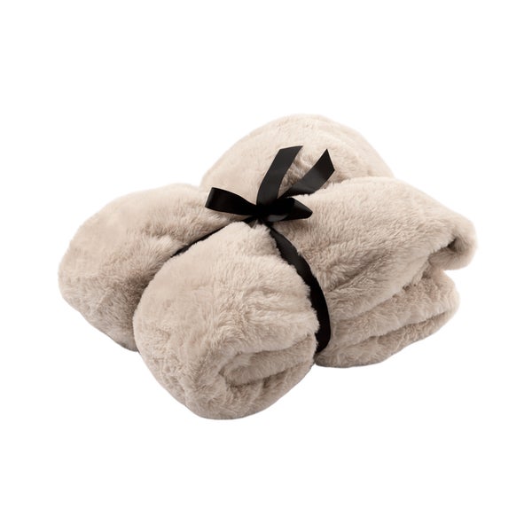 Zusammengelegte Kuscheldecke mit Schleife