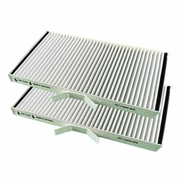 Zwei Innenraumfilter mit der Aufschrift Luftstrom und Hergestellt in Deutschland sowie ISO Grob 60 Prozent