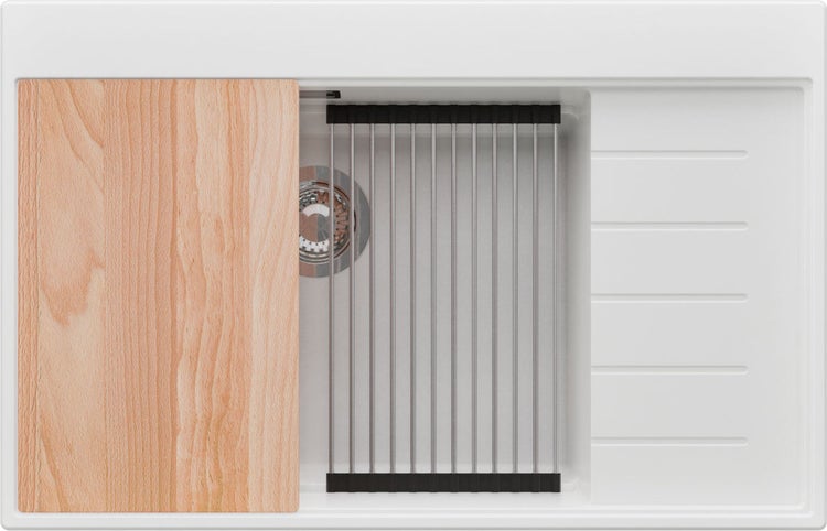 Spüle mit Schneidebrett und Abtropfgitter