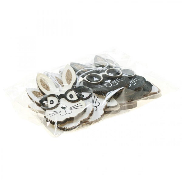 Dekorative Anhänger mit Hasen und Katzenmotiven in einer Verpackung.