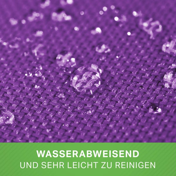 Nahaufnahme eines wasserabweisenden Textilgewebes mit Wassertropfen und Textinformation zur einfachen Reinigung.