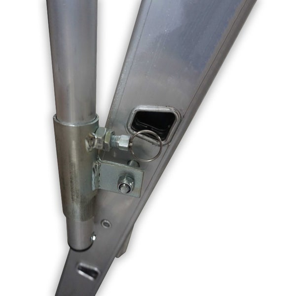 Detail einer Aluminiumleiter mit Bolzenverbindung