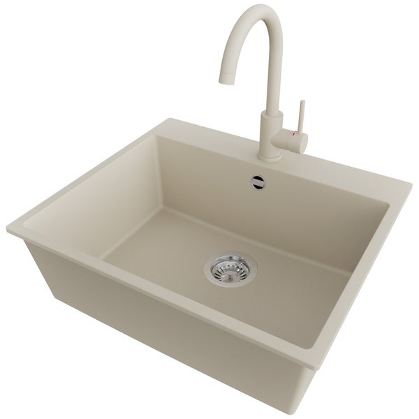 Spüle aus Granit mit Wasserhahn