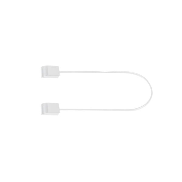 Magnetischer Vorhangraffer mit zwei quadratischen Magneten und einer dünnen Verbindungskordel.