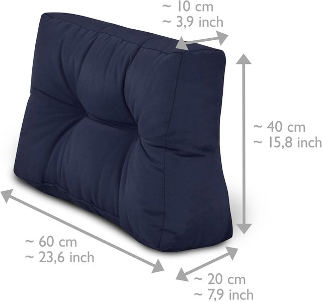 Dunkelblaues Paletten-Rückenkissen, Maße circa 60 mal 40 Zentimeter, Tiefe unten circa 20 Zentimeter, oben circa 10 Zentimeter.