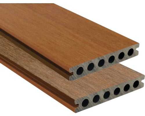 Terrassendiele aus Holz-Kunststoff-Verbundwerkstoff mit Hohlkammerprofil und Holzstruktur.