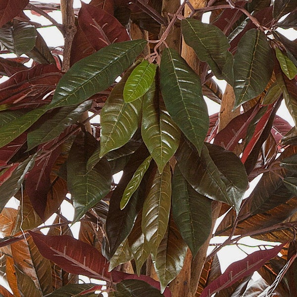 Künstliche Pflanze mit dunklen Blättern und Holzstamm im schwarzen Kunststofftopf.