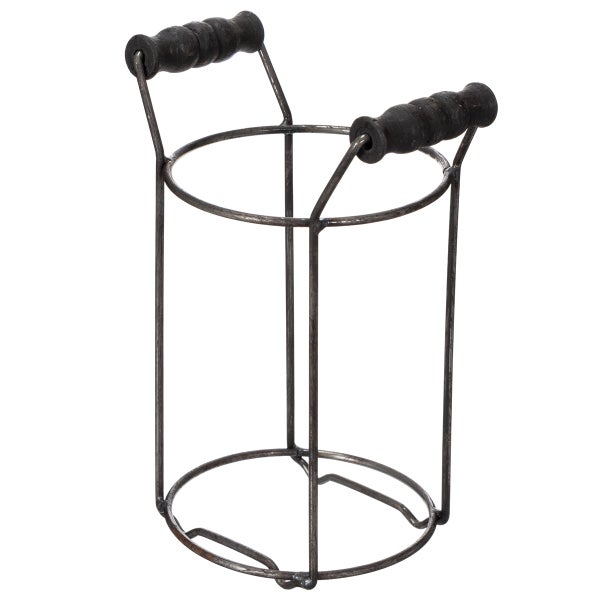 Zylindrischer Flaschenträger aus dunklem Metalldraht mit zwei Holzgriffen.