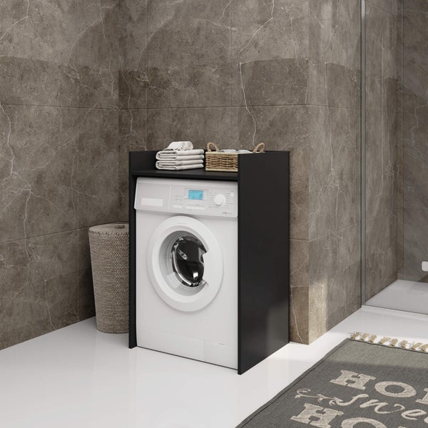 Waschmaschine mit schwarzem Unterschrank und Ablage im Badezimmer