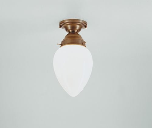 Deckenleuchte mit tropfenförmigem Glasschirm