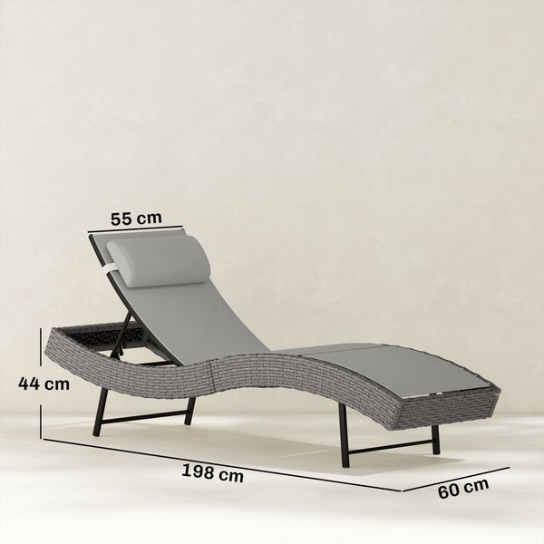 Gartenliege aus Geflecht mit Maßen 198 mal 60 Zentimeter, Sitzhöhe 44 Zentimeter und Rückenlehnenbreite 55 Zentimeter.