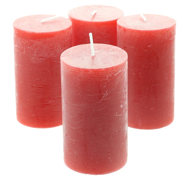 Vier rote Stumpenkerzen