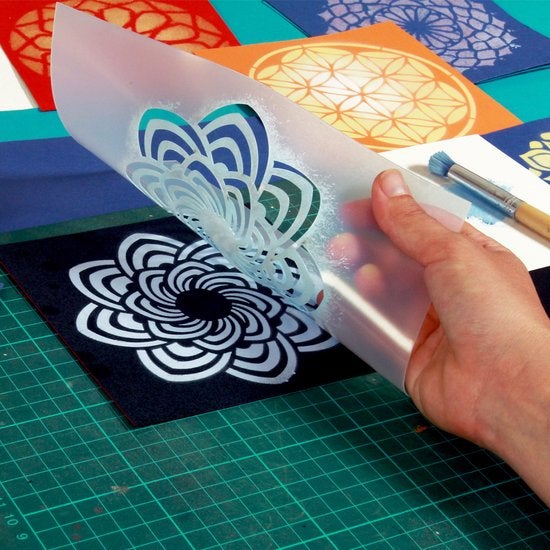 QBIX Mandala Schablone A3 Größe Kunststoff - Ausschnitt Durchmesser 25cm