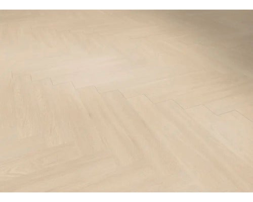 Verlegung von hellem Parkett im Fischgrätmuster