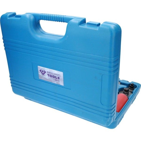 Metallwerkzeug und Kunststoffbuchse