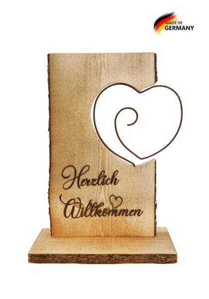 Dekoaufsteller aus Holz mit Rinde und Herzmotiv aus Draht sowie Herzlich Willkommen Schriftzug Hergestellt in Deutschland