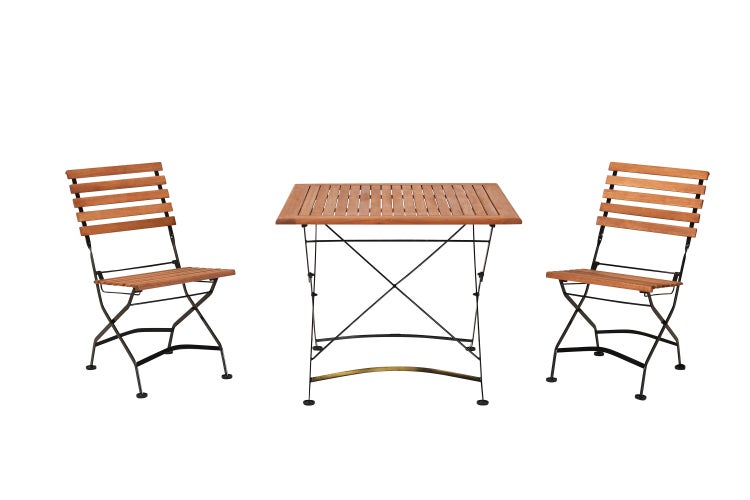 Gartentischset mit zwei Klappstühlen und einem quadratischen Tisch