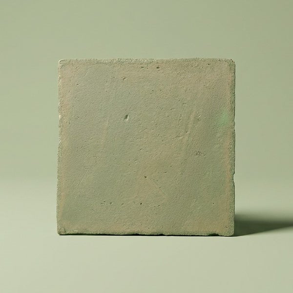 Quadratische Wandfliese mit rauer Oberfläche in Zementoptik