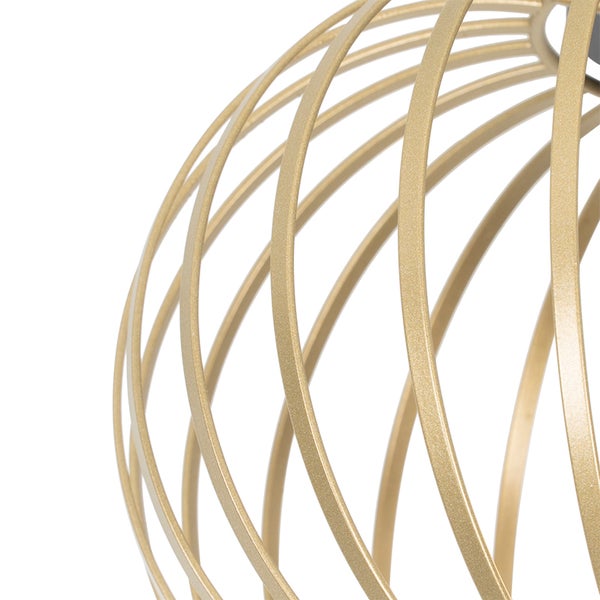 Detailaufnahme einer Hängeleuchte mit goldenem Metallgestell