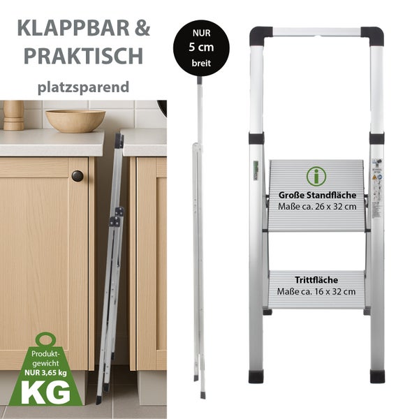 Zusammenklappbare, silberfarbene Trittleiter mit zwei Stufen neben Küchenschrank