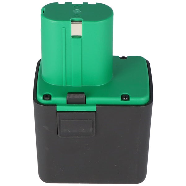 Grüner und schwarzer Akkumulator für Elektrowerkzeuge aus Kunststoff mit Steckanschluss und Verriegelungstaste.