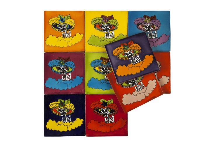 Quadratische Keramikfliesen mit Totenkopfmotiv im mexikanischen Stil